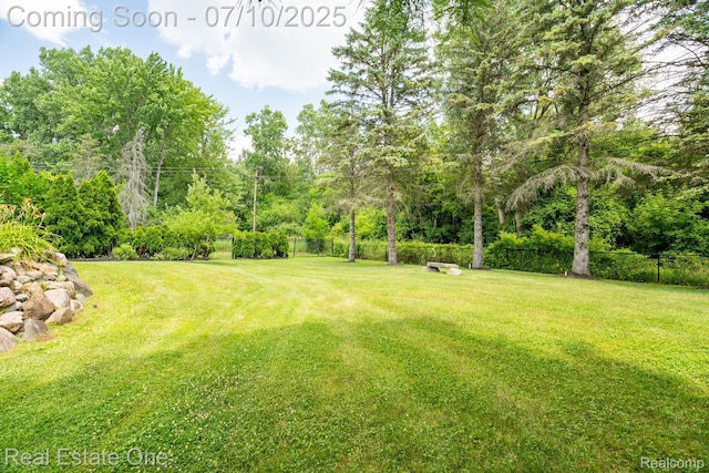 6120 Evanswood Rd, Troy, MI 48085 - view of yard