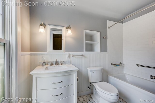 66 Oakdale Blvd, Pleasant Ridge, MI 48069 - bathroom with a wainscoted wall, vanity, and bathing tub / shower combination
