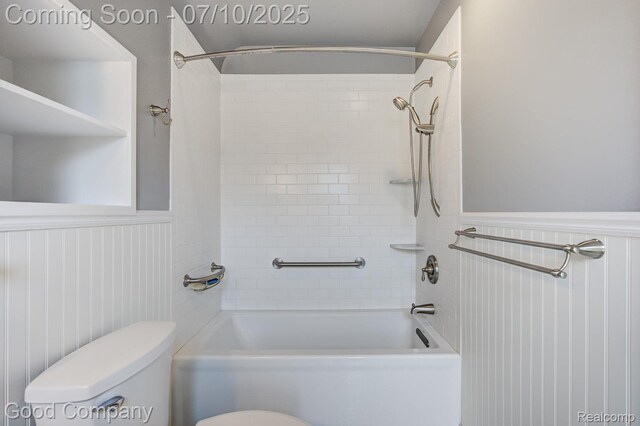 66 Oakdale Blvd, Pleasant Ridge, MI 48069 - bathroom with wainscoting and bathtub / shower combination