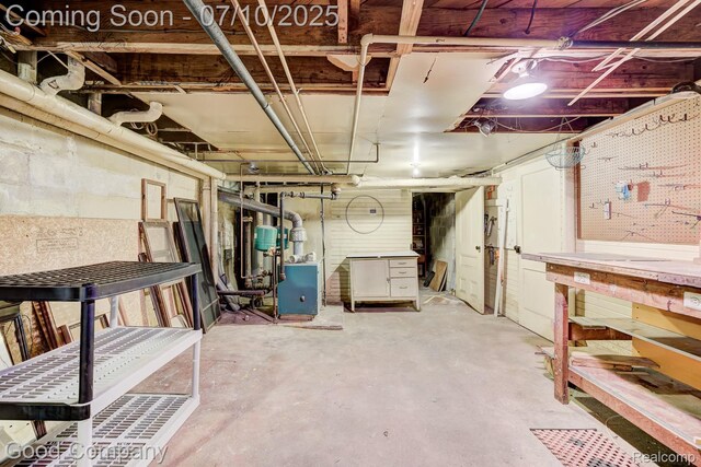 66 Oakdale Blvd, Pleasant Ridge, MI 48069 - unfinished below grade area with a heating unit