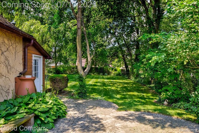 66 Oakdale Blvd, Pleasant Ridge, MI 48069 - view of yard featuring a patio