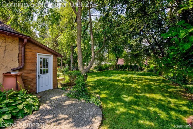 66 Oakdale Blvd, Pleasant Ridge, MI 48069 - view of yard