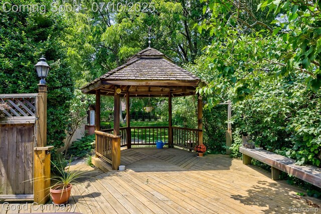 66 Oakdale Blvd, Pleasant Ridge, MI 48069 - deck with a gazebo