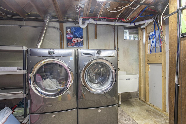 646 Dellwood Dr, Ann Arbor, MI 48103 - laundry area with independent washer and dryer