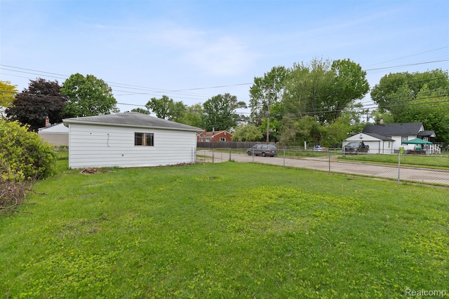 24371 Grove Ave, Eastpointe, MI 48021 - view of yard