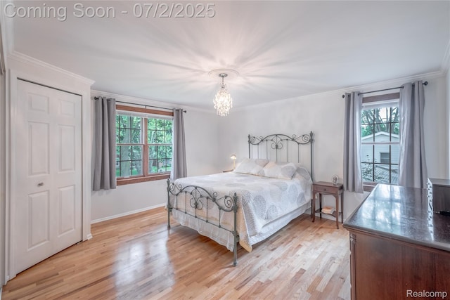 11216 Old Bridge Rd, Grand Blanc, MI 48439 - bedroom featuring a chandelier, multiple windows, ornamental molding, and light wood-type flooring