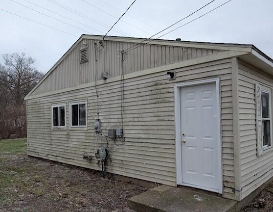 2606 Laredo St, Kalamazoo, MI 49004 - view of side of home