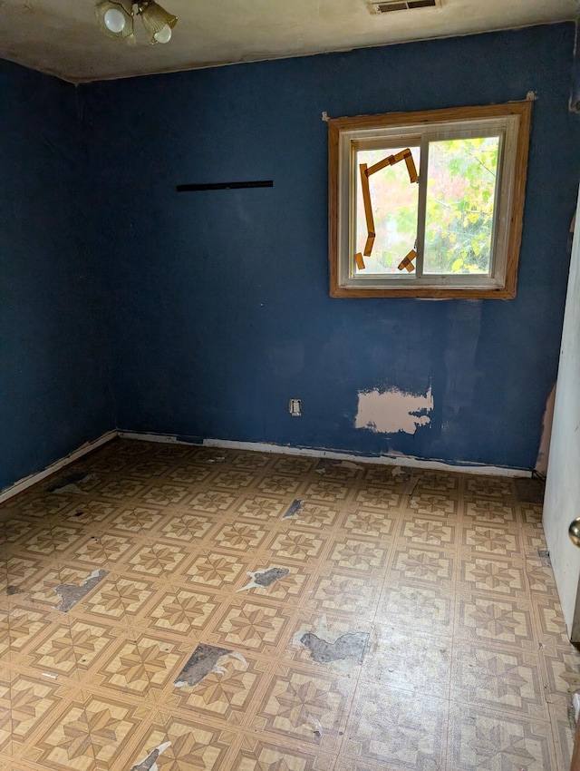 2606 Laredo St, Kalamazoo, MI 49004 - spare room with baseboards
