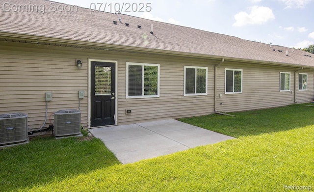 2489 Hatchery Crossing Dr, Waterford, MI 48329 - back of house with a yard, roof with shingles, and a patio