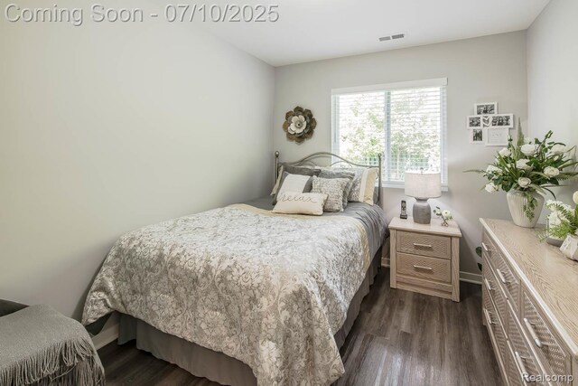 2489 Hatchery Crossing Dr, Waterford, MI 48329 - bedroom featuring dark wood-style floors