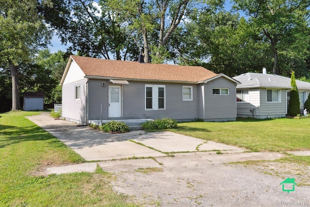 322 Michelson Rd, Rochester Hills, MI 48307 - view of front of home with a front lawn, an outdoor structure, and concrete driveway