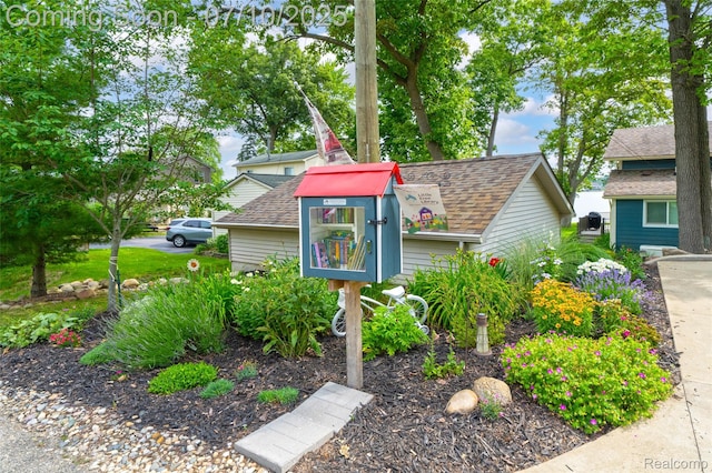 2150 Dunwoodie St, Ortonville, MI 48462 - view of front facade with roof with shingles