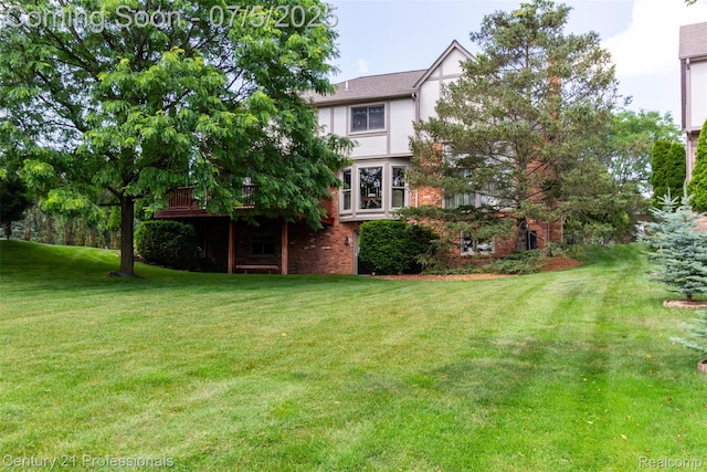 6626 Lake Pointe, Shelby Twp, MI 48317 - view of grassy yard featuring a wooden deck