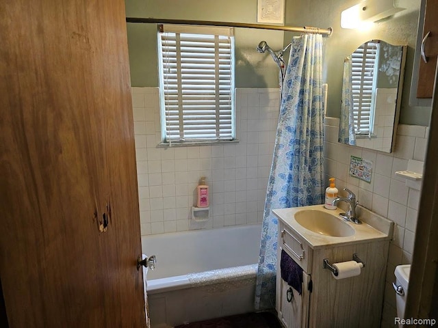 618 S Meade St, Flint, MI 48503 - full bath with tile walls, shower / bath combo with shower curtain, vanity, and wainscoting