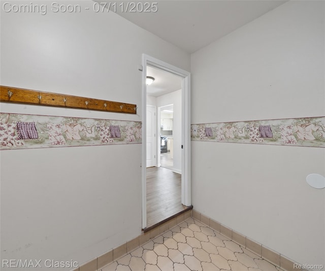 25067 Skye Dr, Farmington Hills, MI 48336 - spare room featuring baseboards and light flooring