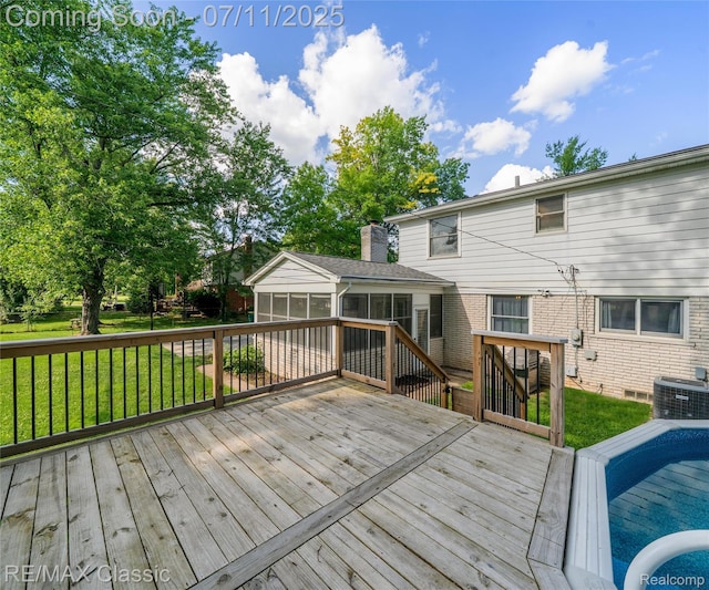 25067 Skye Dr, Farmington Hills, MI 48336 - wooden terrace featuring a sunroom and a yard