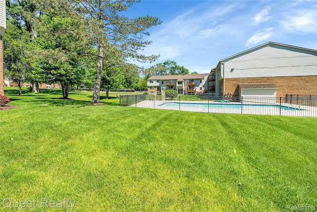 30028 W 12 Mile Rd Unit 27, Farmington Hills, MI 48334 - view of yard