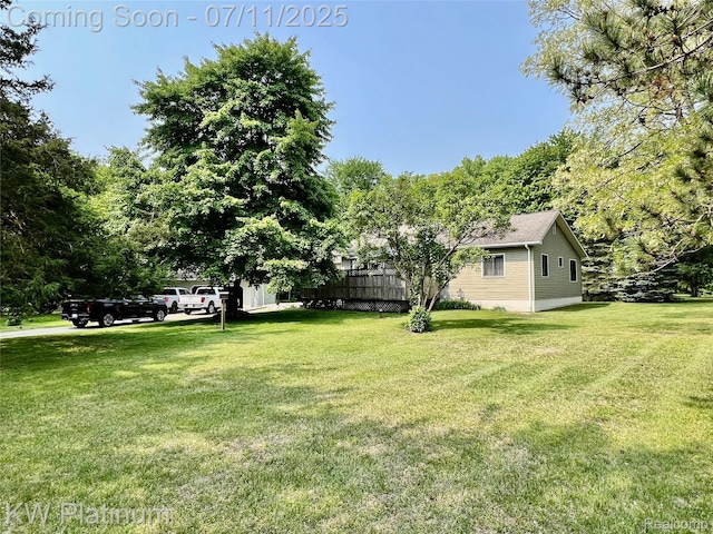 2243 Sunnyside Rd, Kimball, MI 48074 - view of grassy yard