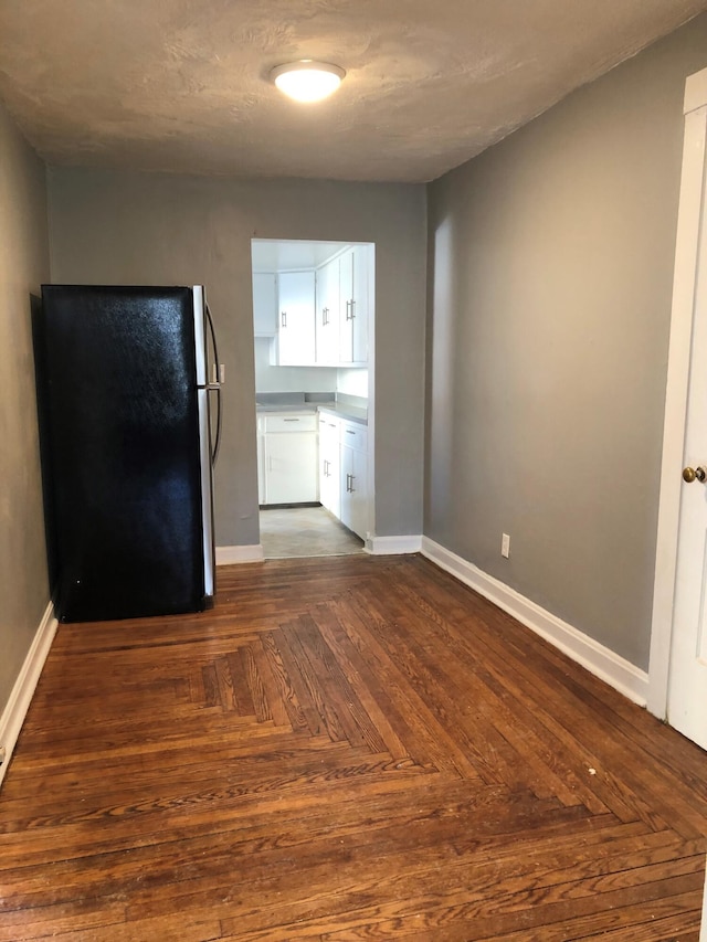 417 Oak St, Kalamazoo, MI 49007 - unfurnished room with baseboards
