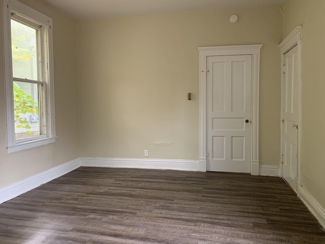 417 Oak St, Kalamazoo, MI 49007 - empty room featuring dark wood-style flooring, healthy amount of natural light, and a smoke detector