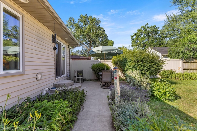 17729 Harman St, Melvindale, MI 48122 - view of yard featuring a patio