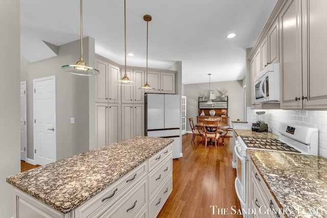 13400 Ravine View Dr, Grand Haven, MI 49417 - kitchen featuring white appliances, light wood-type flooring, decorative backsplash, pendant lighting, and recessed lighting