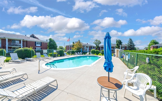 1870 Fort St Unit 1, Trenton, MI 48183 - community pool with a patio area
