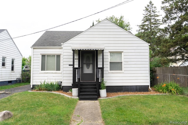 4410 Brunswick Ave, Flint, MI 48507 - bungalow-style house featuring entry steps and roof with shingles