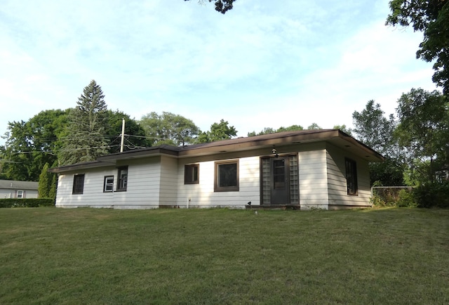 1634 Ogden Ave, Benton Harbor, MI 49022 - view of front of property featuring a front yard
