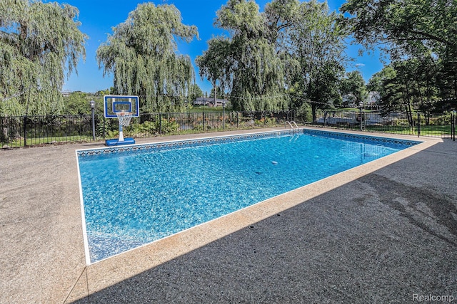 2145 Helmsford Dr, Wolverine Lake, MI 48390 - view of pool