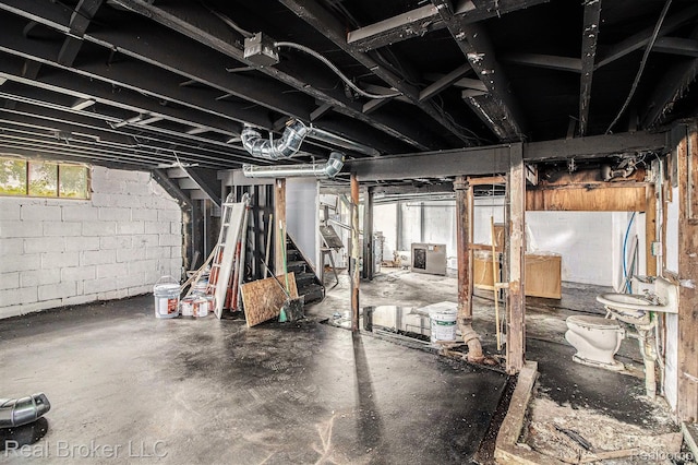 13576 Warwick St, Detroit, MI 48223 - below grade area with stairs