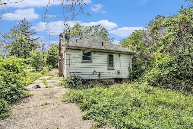 13576 Warwick St, Detroit, MI 48223 - view of side of home with a chimney