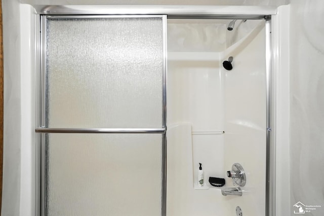 7369 Apple Grove Ln, Temperance, MI 48182 - full bath featuring bath / shower combo with glass door