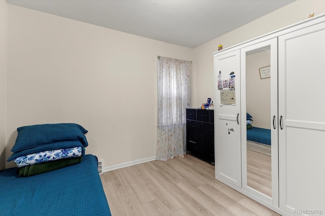18291 Henry St, Melvindale, MI 48122 - living area featuring light wood-style floors and baseboards