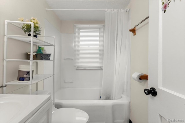 18291 Henry St, Melvindale, MI 48122 - full bath featuring vanity and shower / bath combo with shower curtain