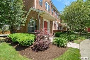 1530 Maryland Club Dr, Royal Oak, MI 48067 - view of front of home featuring brick siding