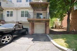 1530 Maryland Club Dr, Royal Oak, MI 48067 - view of front facade featuring a balcony, a garage, and driveway