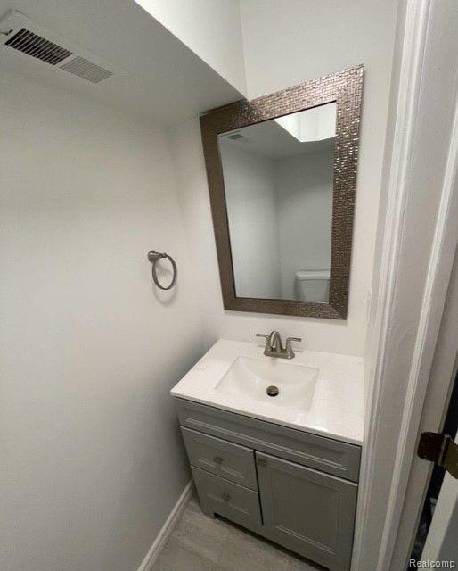 1530 Maryland Club Dr, Royal Oak, MI 48067 - bathroom featuring vanity and toilet