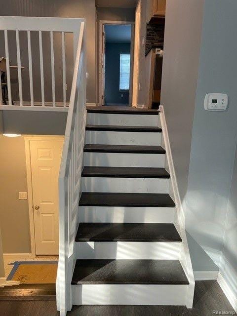 1530 Maryland Club Dr, Royal Oak, MI 48067 - stairs with baseboards