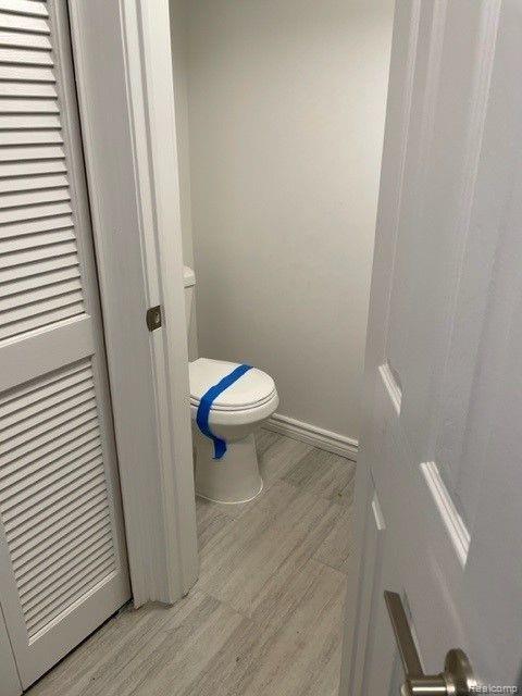 1530 Maryland Club Dr, Royal Oak, MI 48067 - bathroom featuring baseboards and wood finished floors