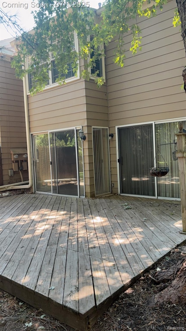 2667 Williamsburg Cir, Auburn Hills, MI 48326 - rear view of house with a wooden deck