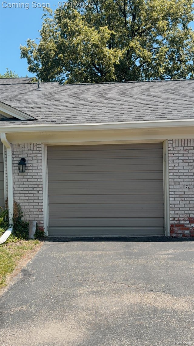 2667 Williamsburg Cir, Auburn Hills, MI 48326 - view of garage