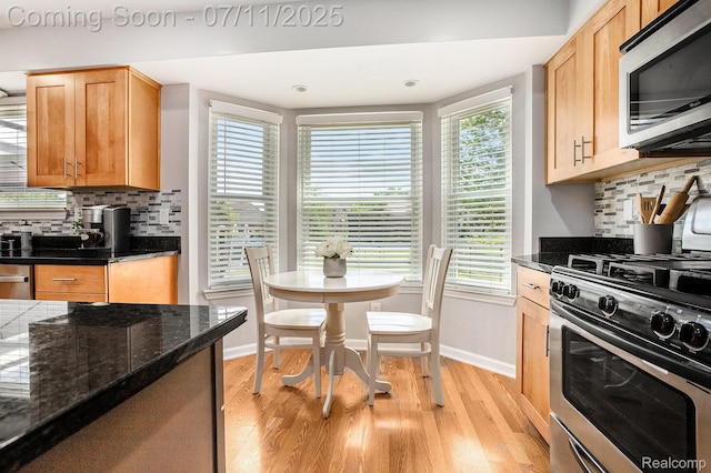 45209 Greenbriar Dr, Van Buren, MI 48111 - kitchen featuring stainless steel appliances, light wood-style flooring, tasteful backsplash, and light brown cabinets