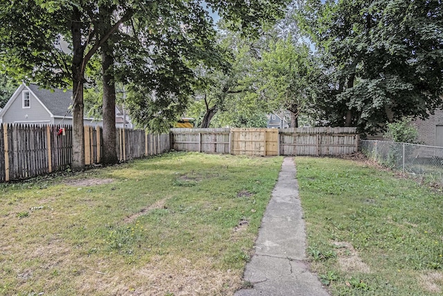 816 Oakhill St SE, Grand Rapids, MI 49507 - view of fenced backyard