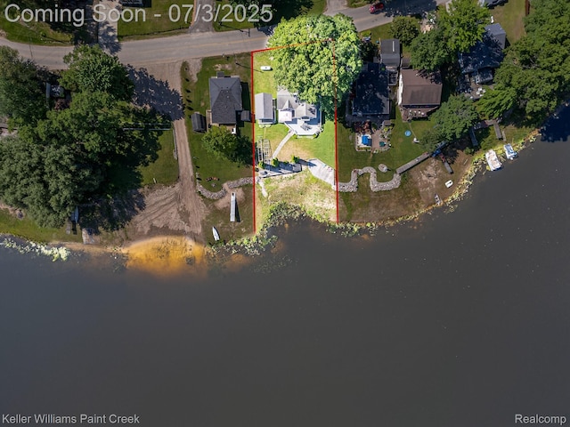 1379 Sioux St, Gladwin, MI 48624 - view of property location with property parcel outlined and a large body of water
