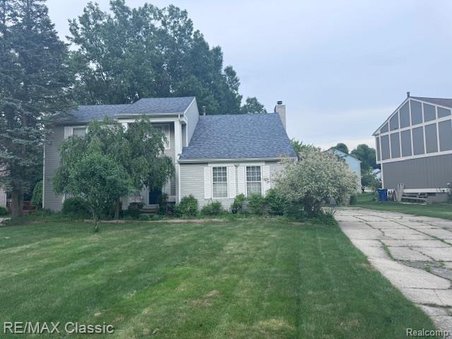 1753 Dawncrest Dr, West Bloomfield, MI 48324 - photo 1