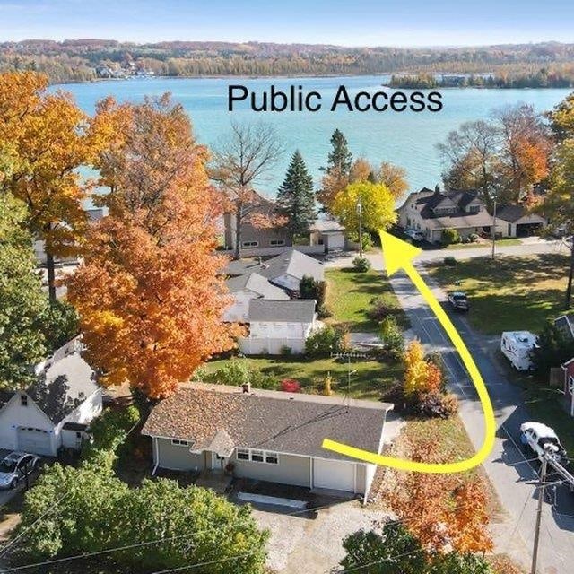 7457 Cairn Hwy, Elk Rapids, MI 49629