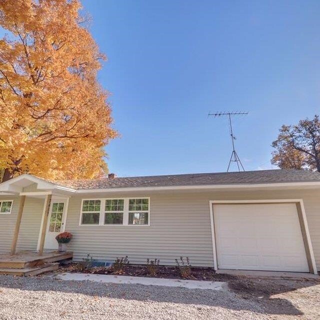 7457 Cairn Hwy, Elk Rapids, MI 49629
