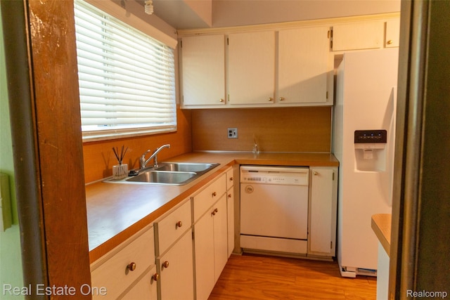 25640 Grand Concourse St, Southfield, MI 48075 - kitchen with white appliances, light countertops, and light wood-style flooring