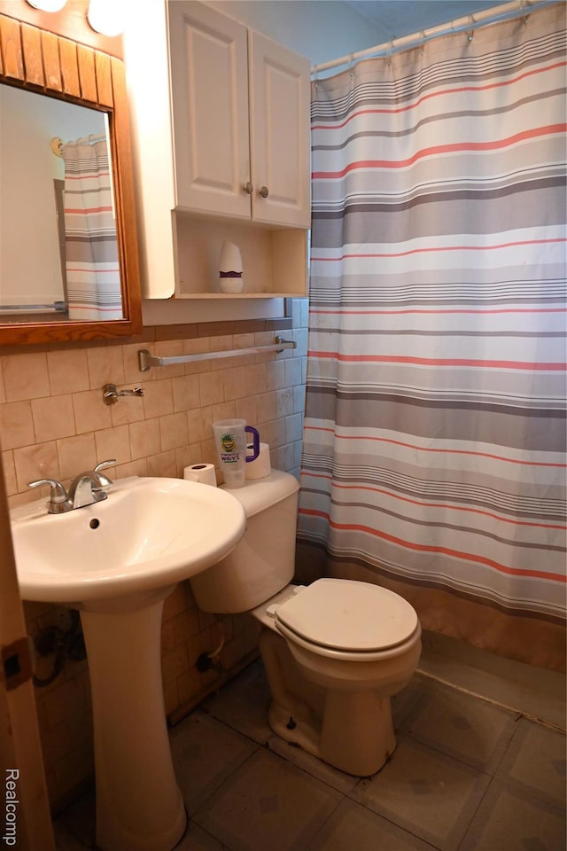 45225 Bemis Rd, Belleville, MI 48111 - bathroom with tile patterned flooring, tasteful backsplash, and a shower with curtain